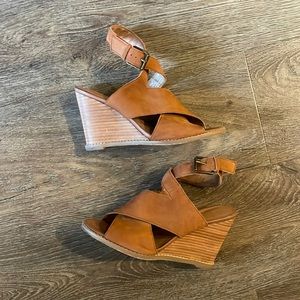 Caslon Brown Hallie Suede Sandal Wedge size 5.5